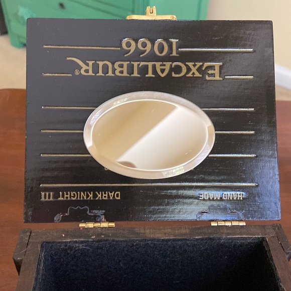 UNIQUE CIGAR BOX WOOD PURSE WITH MIRROR INSIDE AND BEADED HANDLE. - Picture 2 of 8